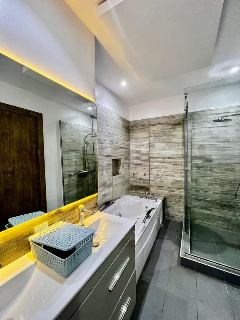 Luxury 4 bedroom mansionette , with snooker , table tennis , pool , gym — 4-bedroom apartment in Lekki, Lagos — photo 5 of 5 (Dwelns)