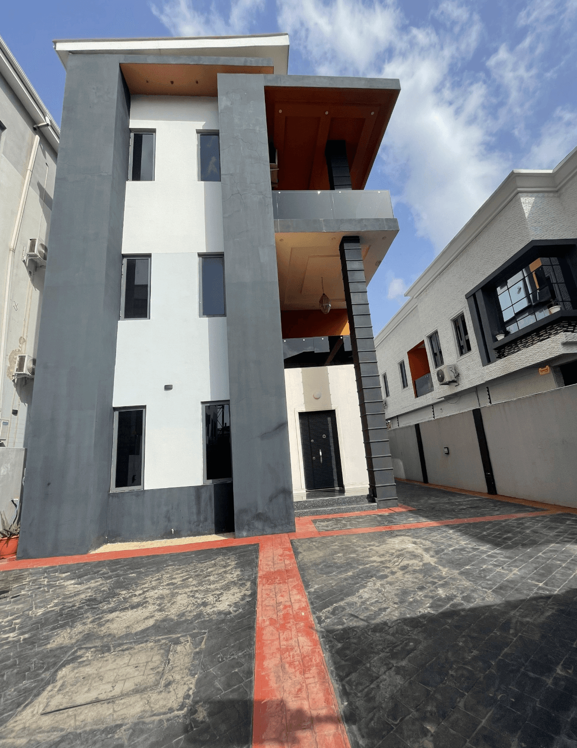 Luxury 4- Bed Ikeja GRA House, near Int'l Airport. — 4-bedroom villa in Ikeja, Lagos — photo 2 of 5 (Dwelns)