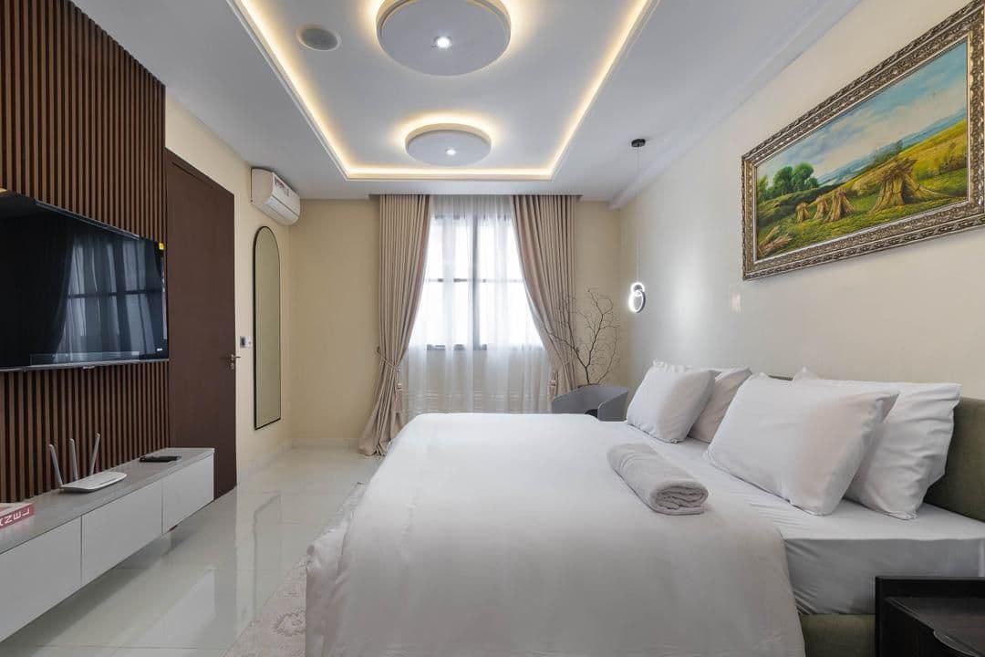3-Bedroom Waterfront Apartment | Lekki Phase 1 — 1-bedroom apartment in Lekki, Lagos — photo 2 of 5 (Dwelns)