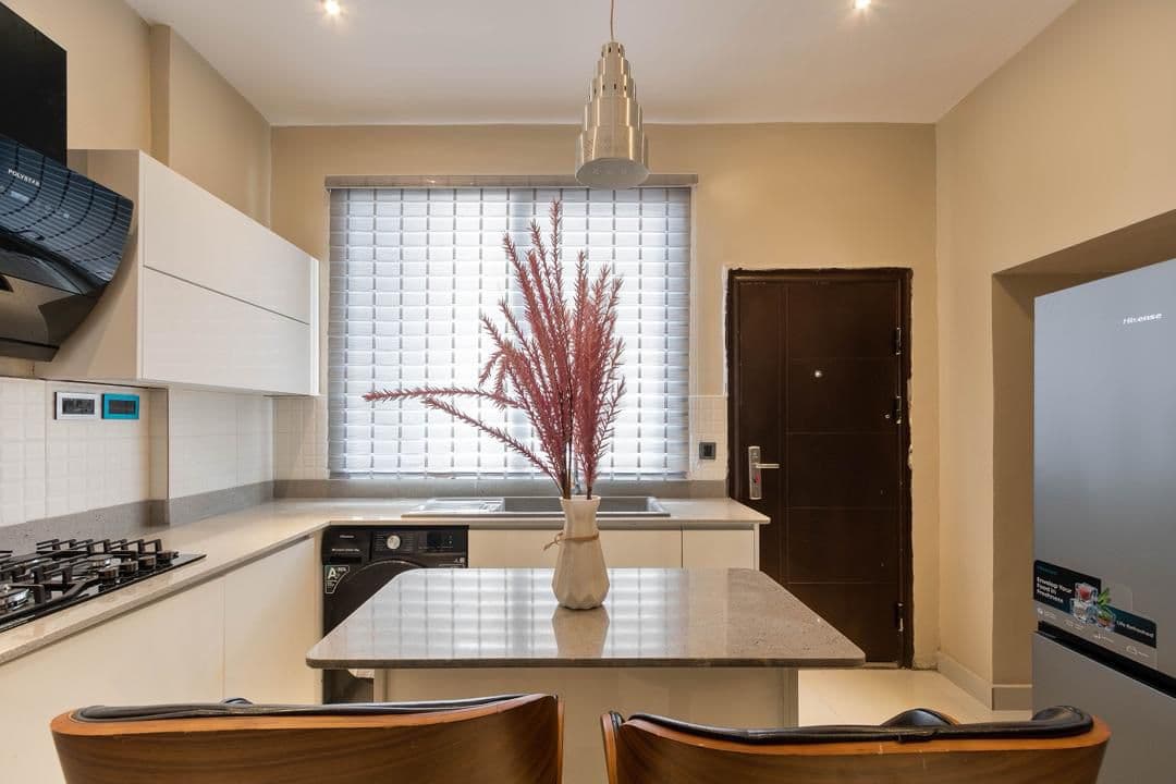 3-Bedroom Waterfront Apartment | Lekki Phase 1 — 1-bedroom apartment in Lekki, Lagos — photo 4 of 5 (Dwelns)