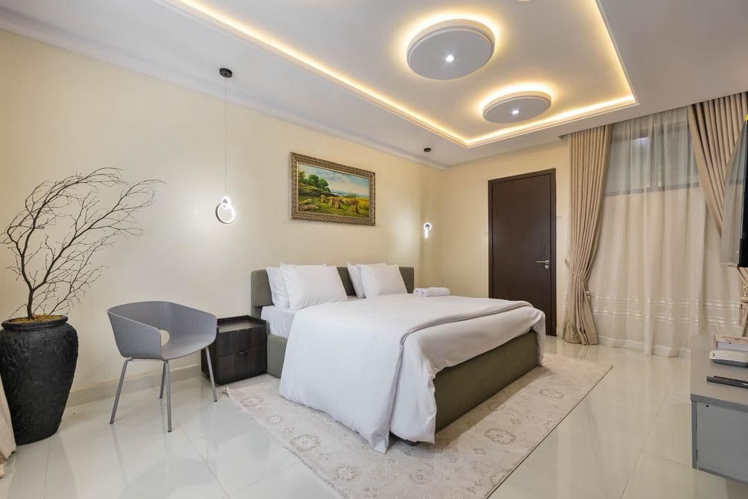 3-Bedroom Waterfront Apartment | Lekki Phase 1 — 1-bedroom apartment in Lekki, Lagos — photo 3 of 5 (Dwelns)