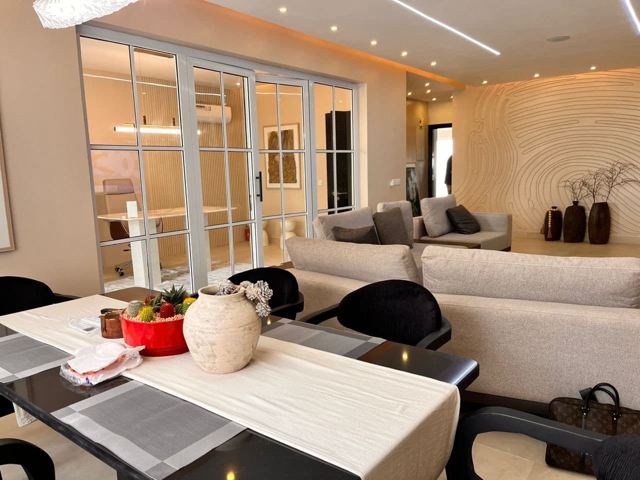 STUNNING 3 Bedroom Apartment Ikoyi . — 3-bedroom apartment in Ikoyi, Lagos — photo 3 of 5 (Dwelns)