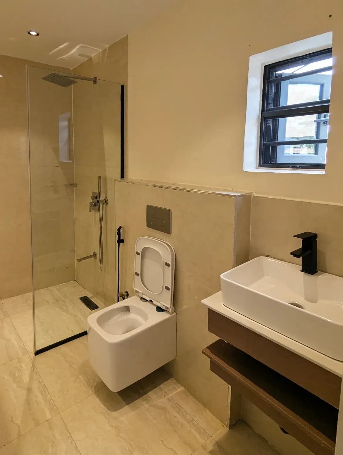 FORTVIEW LUXURY APARTMENTS (Flat 4420) — 1-bedroom apartment in Gwarinpa, Abuja — photo 5 of 9 (Dwelns)