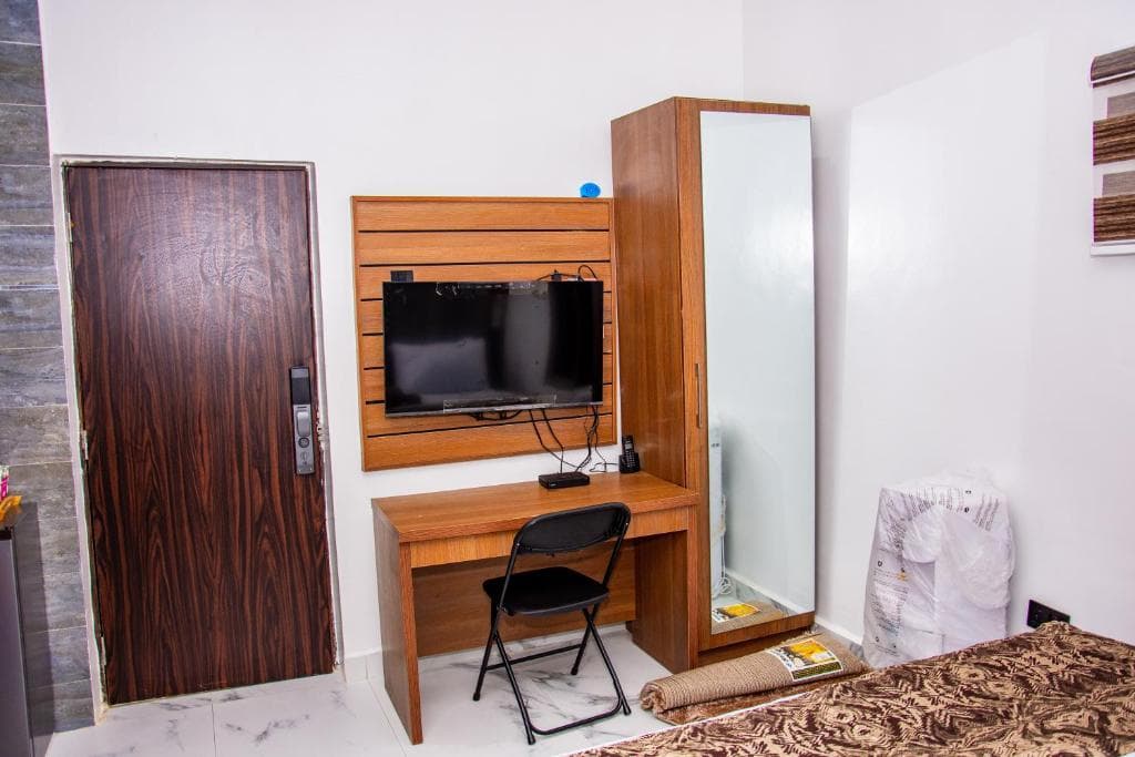 NIFEWAT APARTMENT leed studio apartment with gym, Netflix and WiFi — 1-bedroom apartment in Abuja, FCT — photo 12 of 15 (Dwelns)