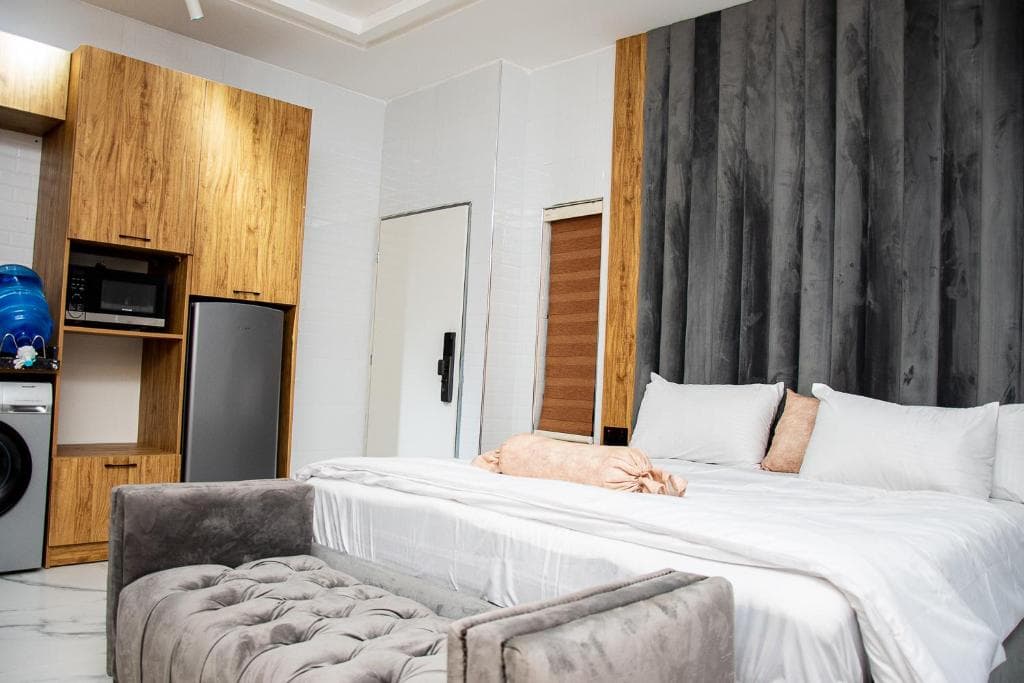 NIFEWAT APARTMENT,Dijon studio apartment with pool,WiFi, gym,Netflix and sit out — 1-bedroom apartment in Abuja, FCT — photo 12 of 20 (Dwelns)