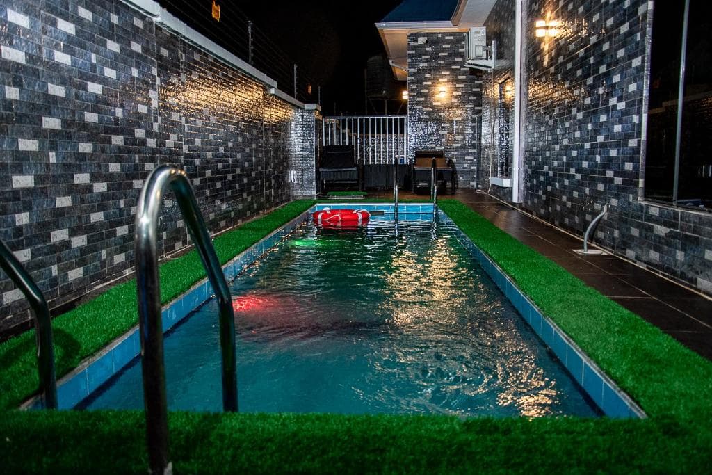 NIFEWAT APARTMENT,Dijon studio apartment with pool,WiFi, gym,Netflix and sit out — 1-bedroom apartment in Abuja, FCT — photo 4 of 20 (Dwelns)