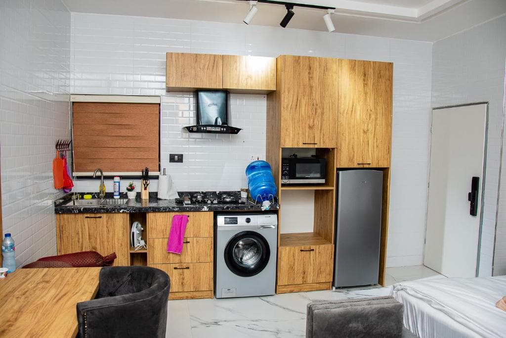 NIFEWAT APARTMENT,Dijon studio apartment with pool,WiFi, gym,Netflix and sit out — 1-bedroom apartment in Abuja, FCT — photo 5 of 20 (Dwelns)