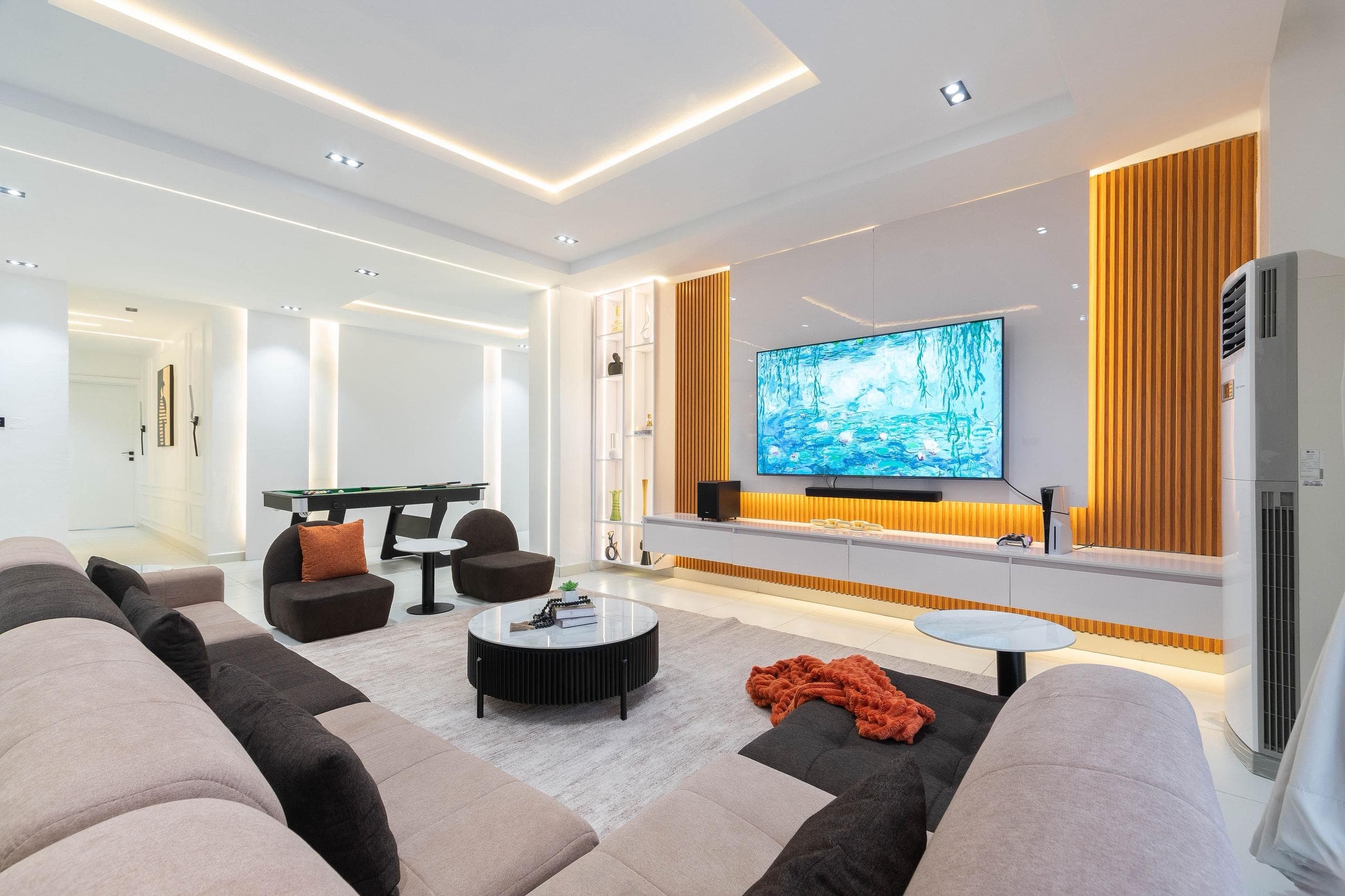 Brand new 2/3 bedroom CityView Penthouse with Pool — 3-bedroom penthouse in Lekki, Lagos — photo 1 of 10 (Dwelns)