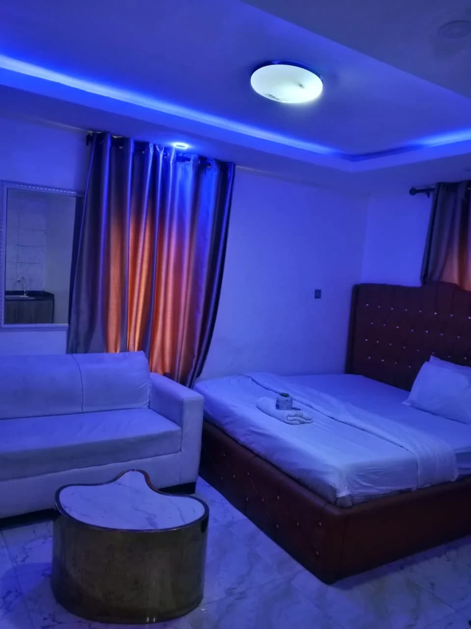 Studio Deluxe suites Napoli — 1-bedroom apartment in Alimosho, Lagos — photo 1 of 5 (Dwelns)