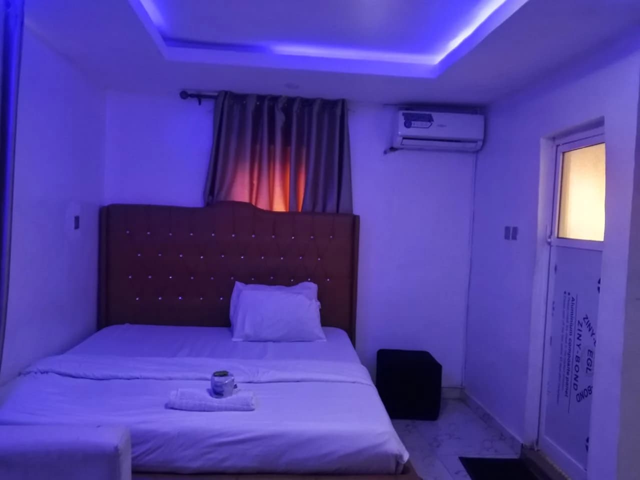 Studio Deluxe suites Napoli — 1-bedroom apartment in Alimosho, Lagos — photo 2 of 5 (Dwelns)